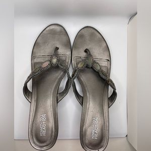 Kenneth Cole Reaction Pewter Leather Kitten Heel Beaded Flip Flops Sz 11